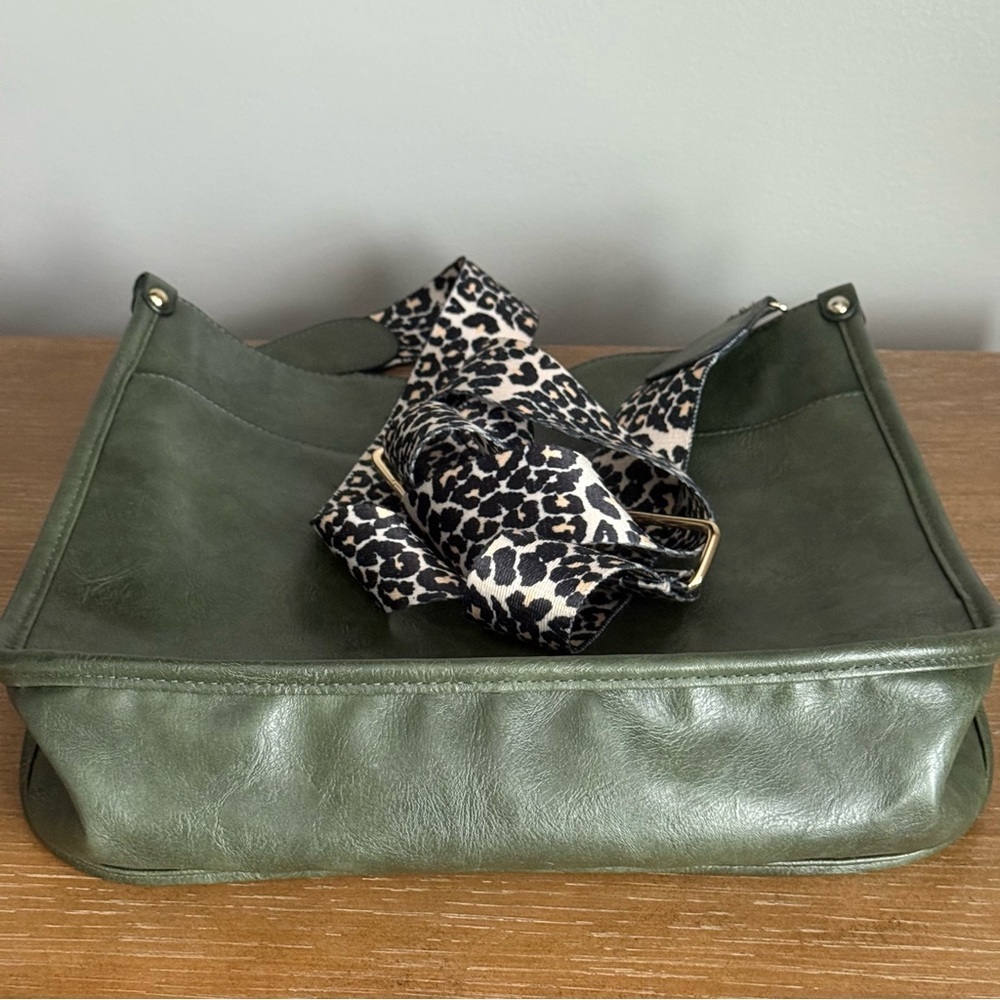 Green Crossbody Shoulder Bag - Picture 5 of 11